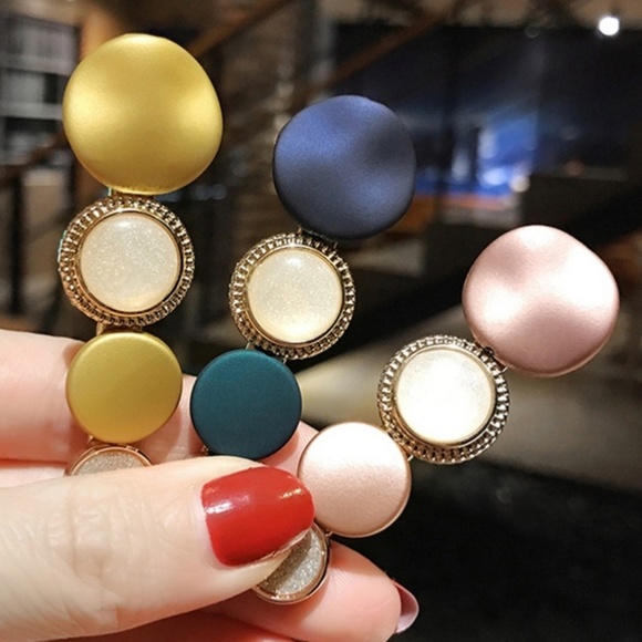 Vintage Krystal Hair Clips - Picture 2 of 4